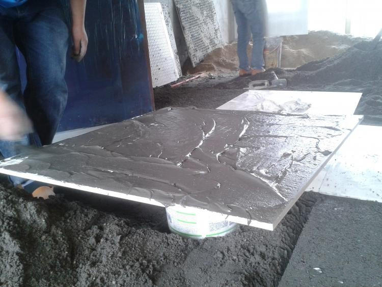 贴瓷砖在哪找人(贴瓷砖去哪里找人)